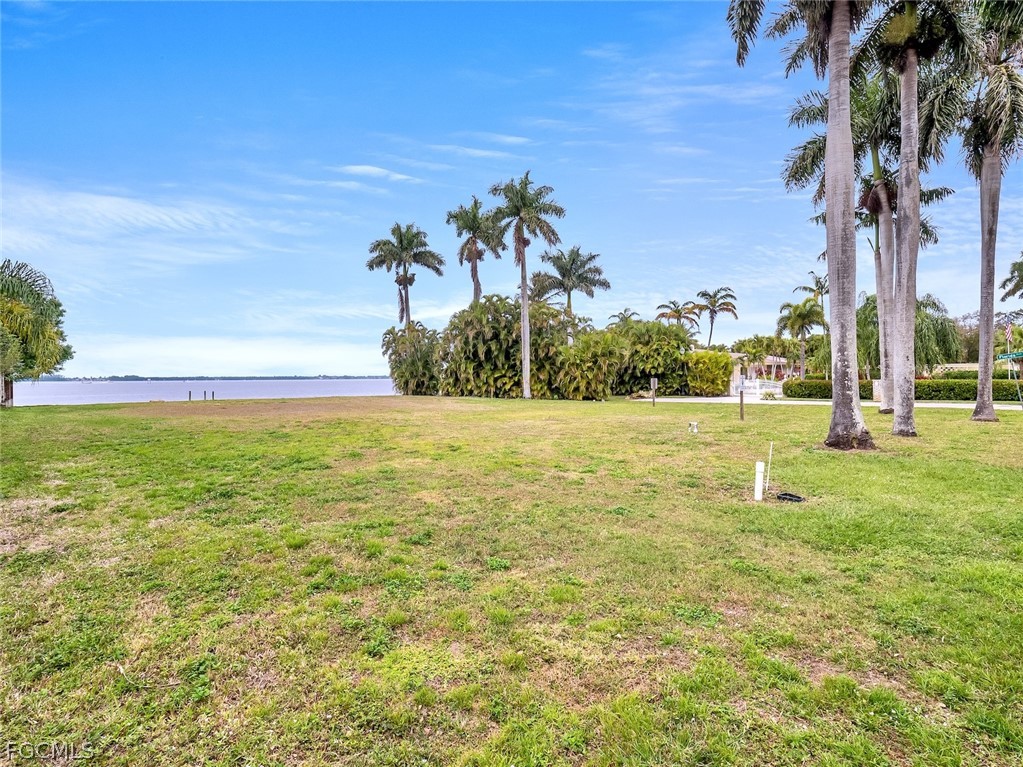 3508 Stuart Court Fort Myers, FL 33901 - Photo 22 of 23 a garden with trees