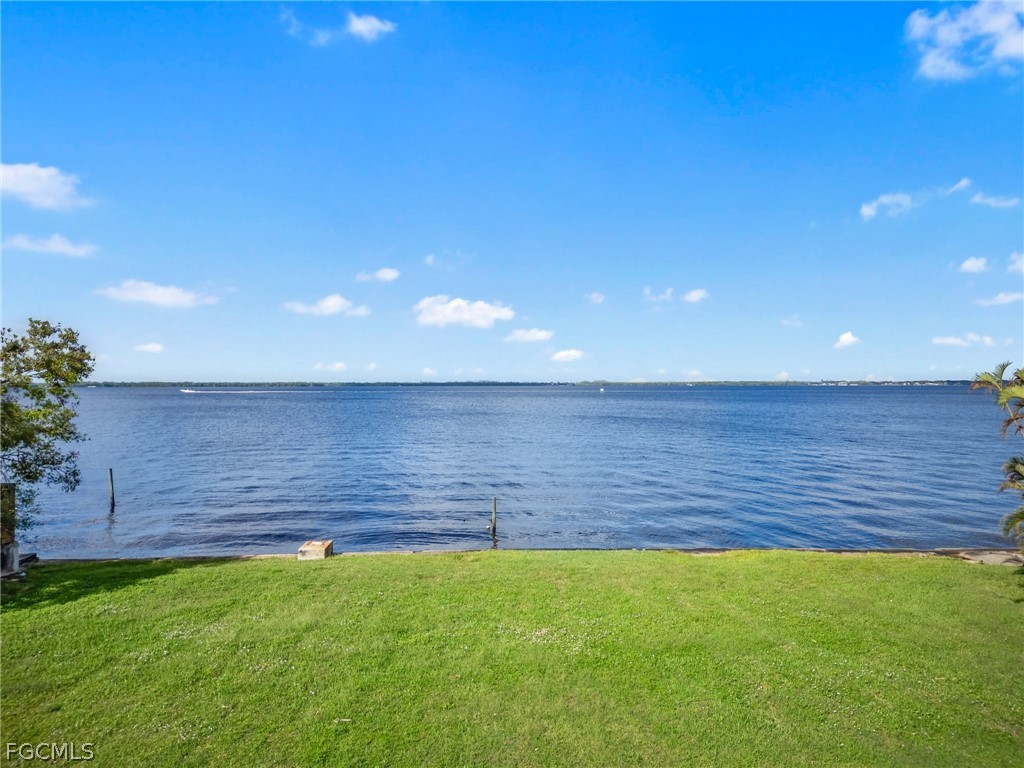 3508 Stuart Court Fort Myers, FL 33901 - Photo 10 of 23 a view of a backyard