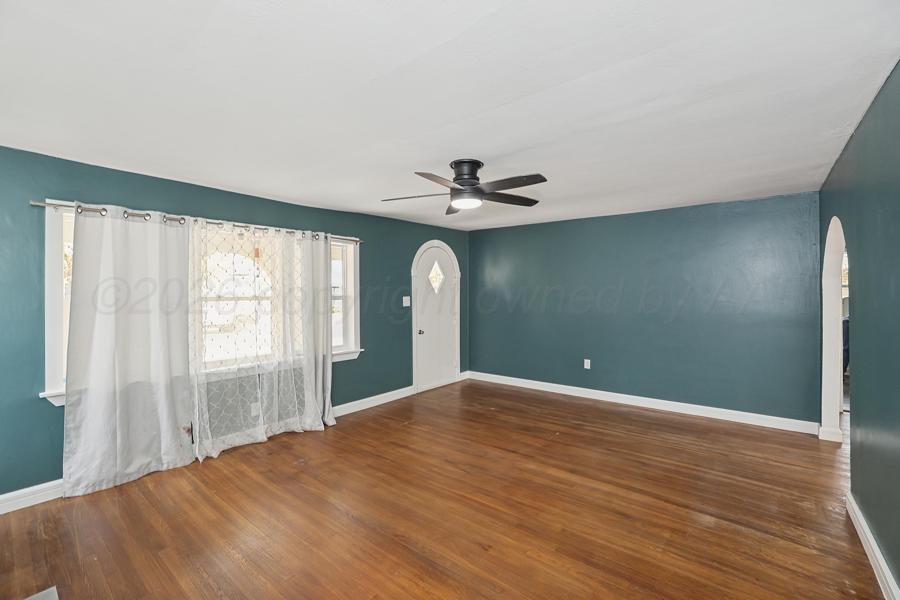 4249 Southwest 12th Avenue Amarillo, TX 79106 - Photo 6 of 25 6-Living Area