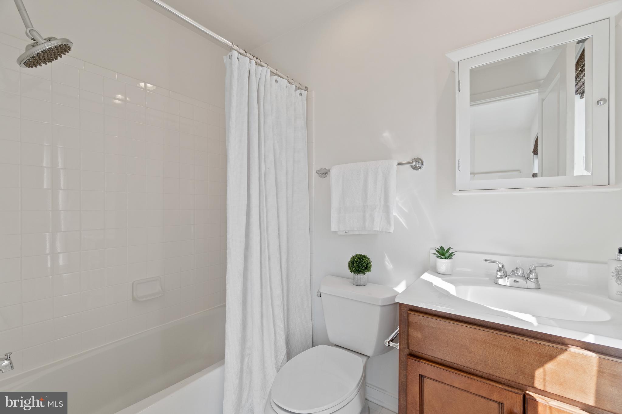 806 3rd Street Southeast Washington, DC 20003 - Photo 16 of 28
