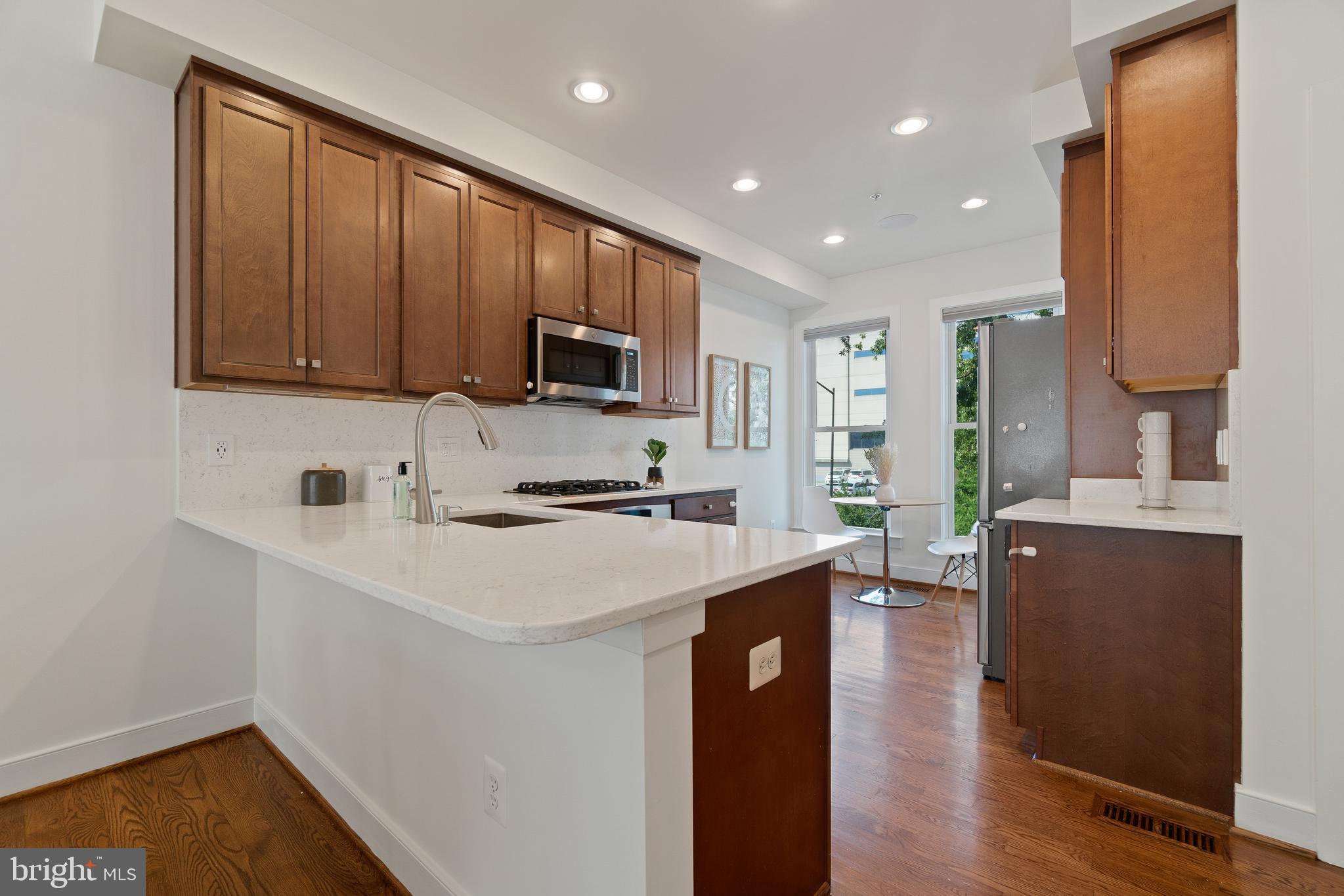806 3rd Street Southeast Washington, DC 20003 - Photo 5 of 28