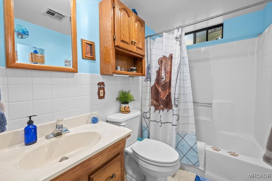 446 Moreno Lane Sugarloaf, CA 92386 - Photo 20 of 41 a bathroom with a sink a toilet and shower