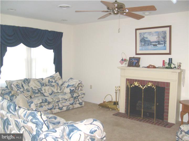 133 B Sunset Road, Unit B Whiting, NJ 08759 - Photo 4 of 13 Living Room