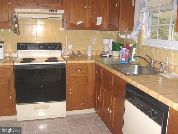 133 B Sunset Road, Unit B Whiting, NJ 08759 - Photo 5 of 13 Kitchen