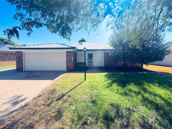 $285,000 | 620 Forrest Drive, Dumas, TX 79029