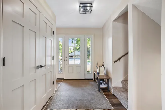 a view of an entryway with livingroom