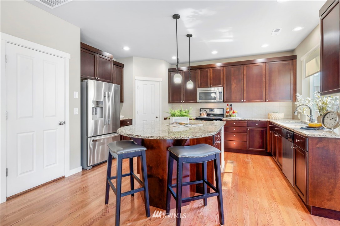 271 Elma Place Northeast Renton, WA 98059 - Photo 11 of 25