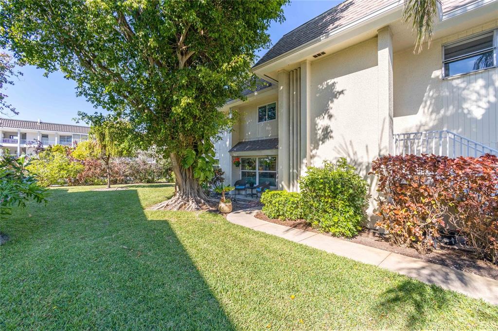 525 Sutton Place Longboat Key, FL 34228 - Photo 1 of 1