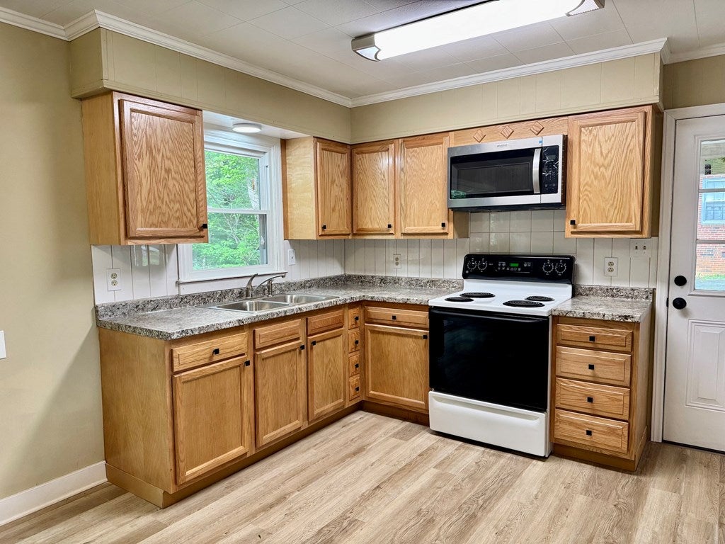 268 Evergreen Road Clarksville, VA 23927 - Photo 5 of 37 268- Kitchen