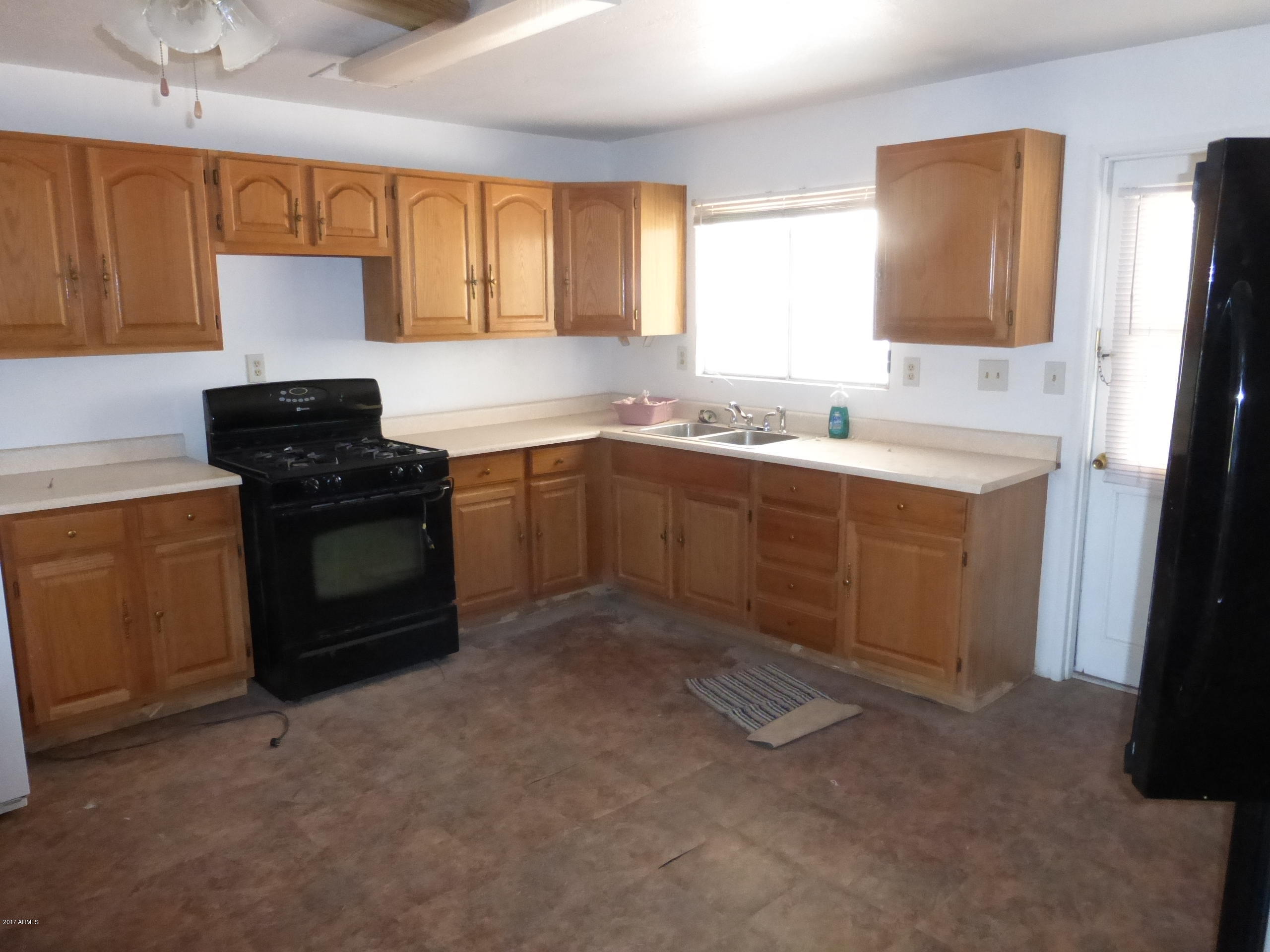 407 Hartford Road Kearny, AZ 85137 - Photo 4 of 12 P1030002