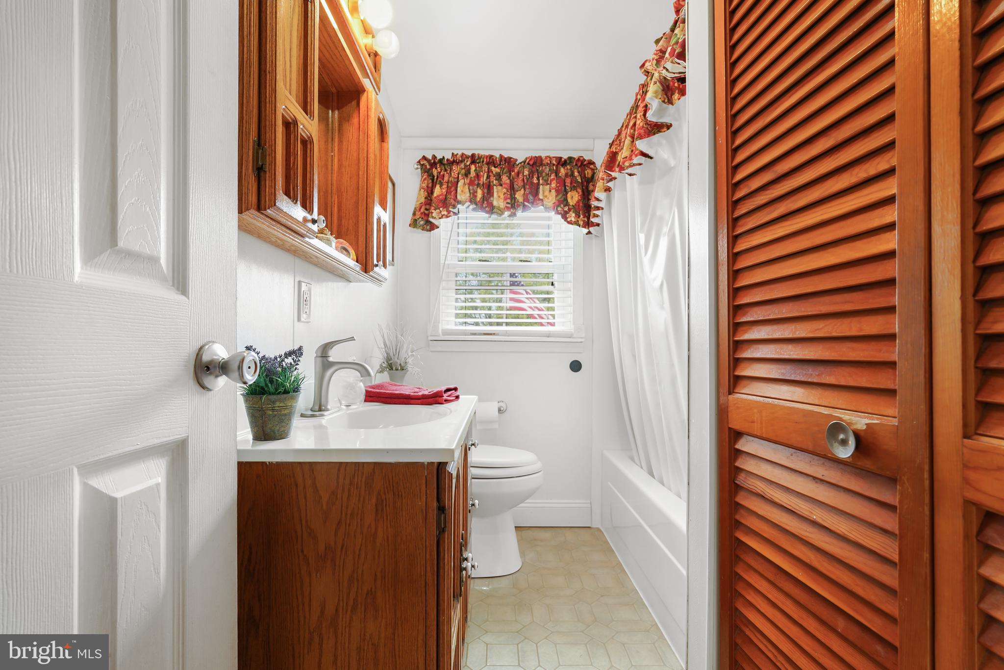 9 Cherry Lane Elkton, MD 21921 - Photo 14 of 26 upstairs bathroom