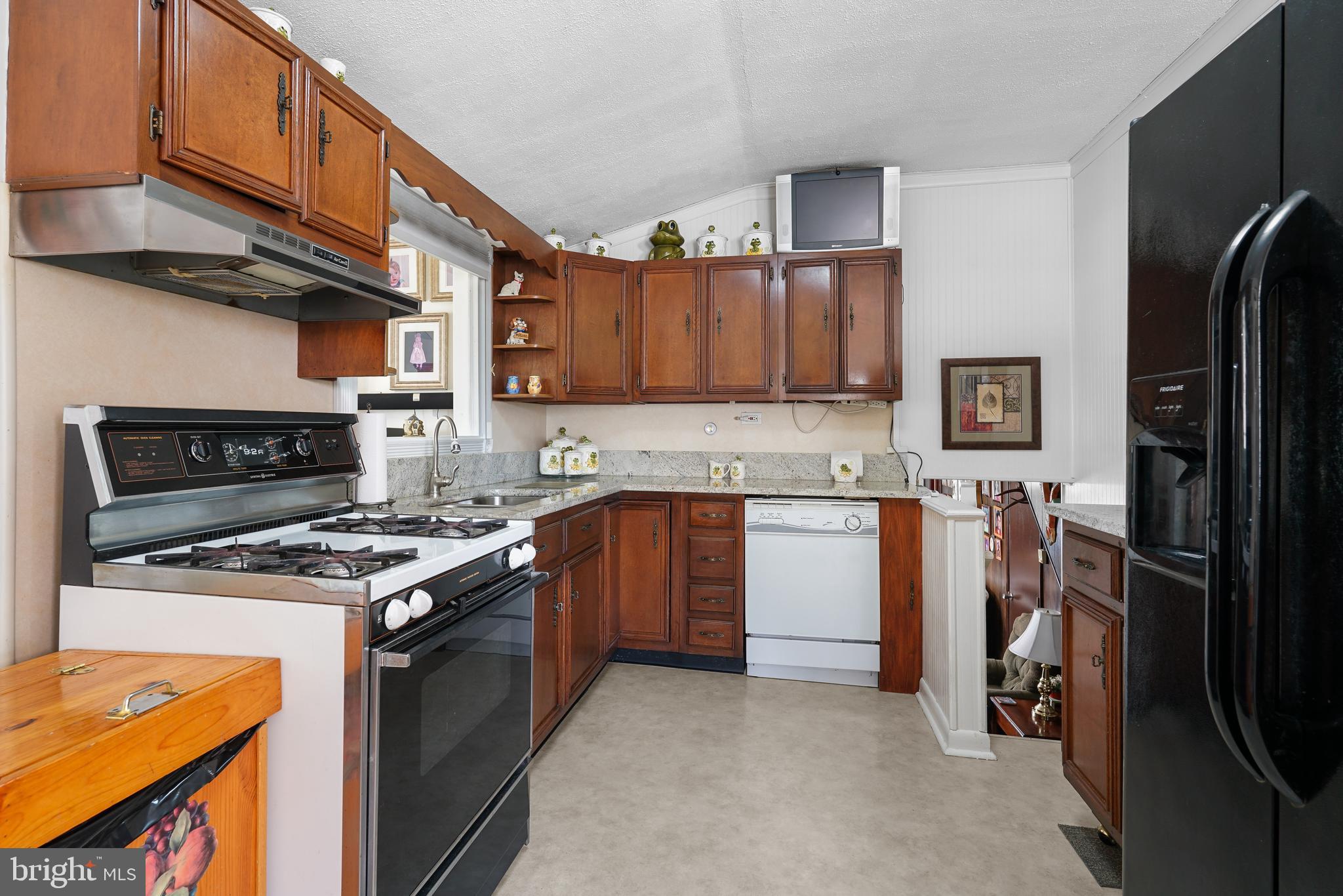 9 Cherry Lane Elkton, MD 21921 - Photo 7 of 26 kitchen