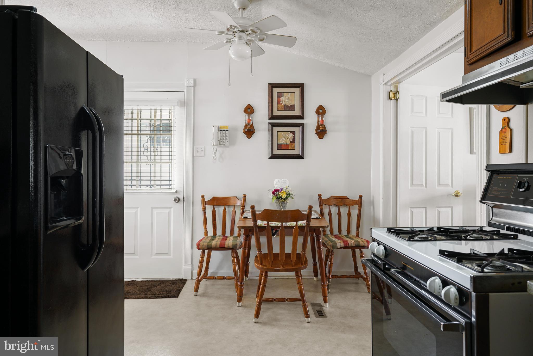 9 Cherry Lane Elkton, MD 21921 - Photo 8 of 26 breakfast area
