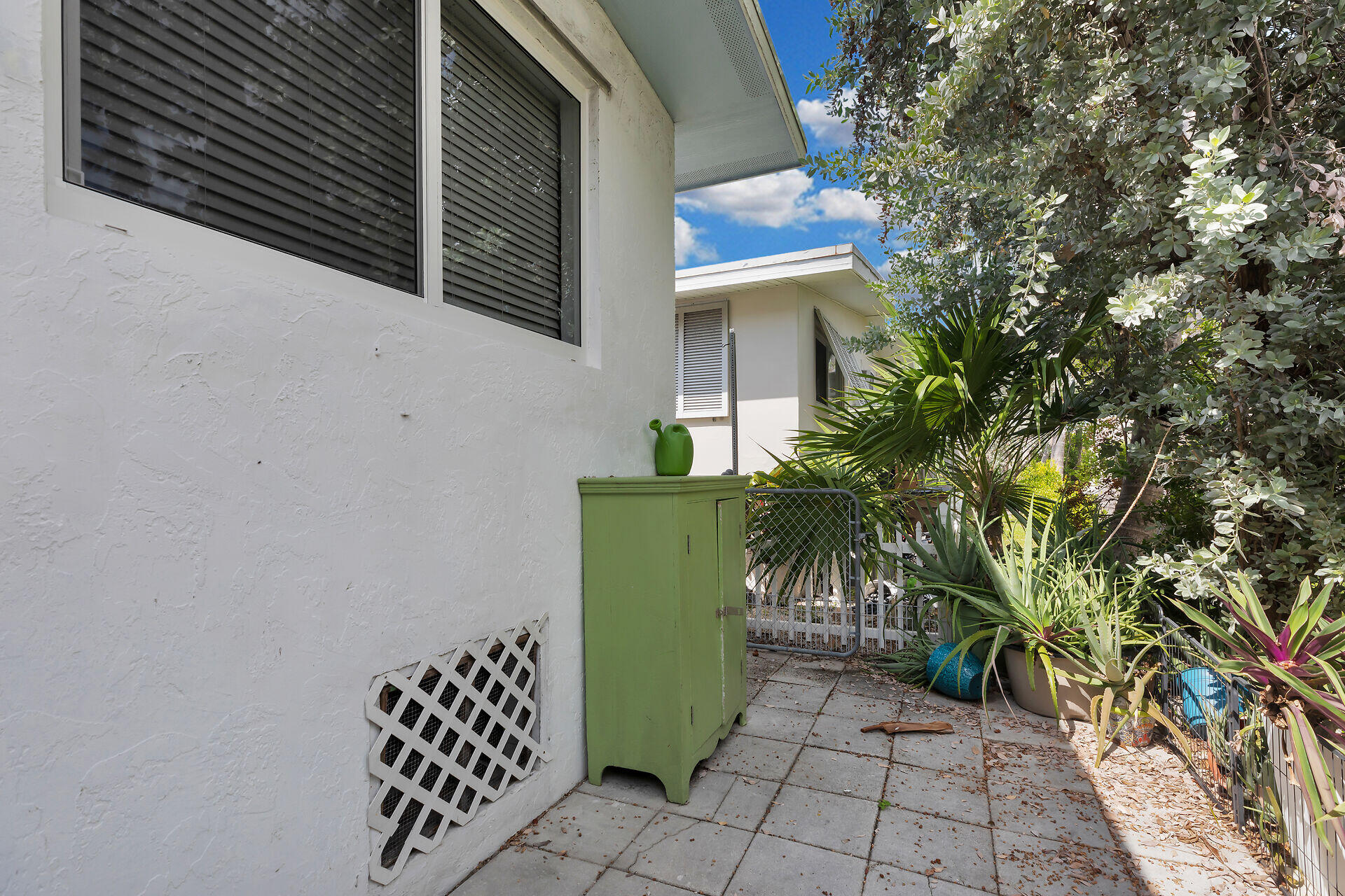 10 Clara Boulevard Marathon, FL 33051 - Photo 20 of 25 a front view of a house with plants