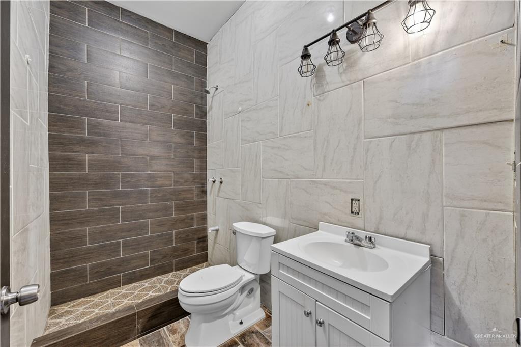 1424 North Sky Soldier Road Weslaco, TX 78596 - Photo 22 of 33 a bathroom with a sink toilet and shower
