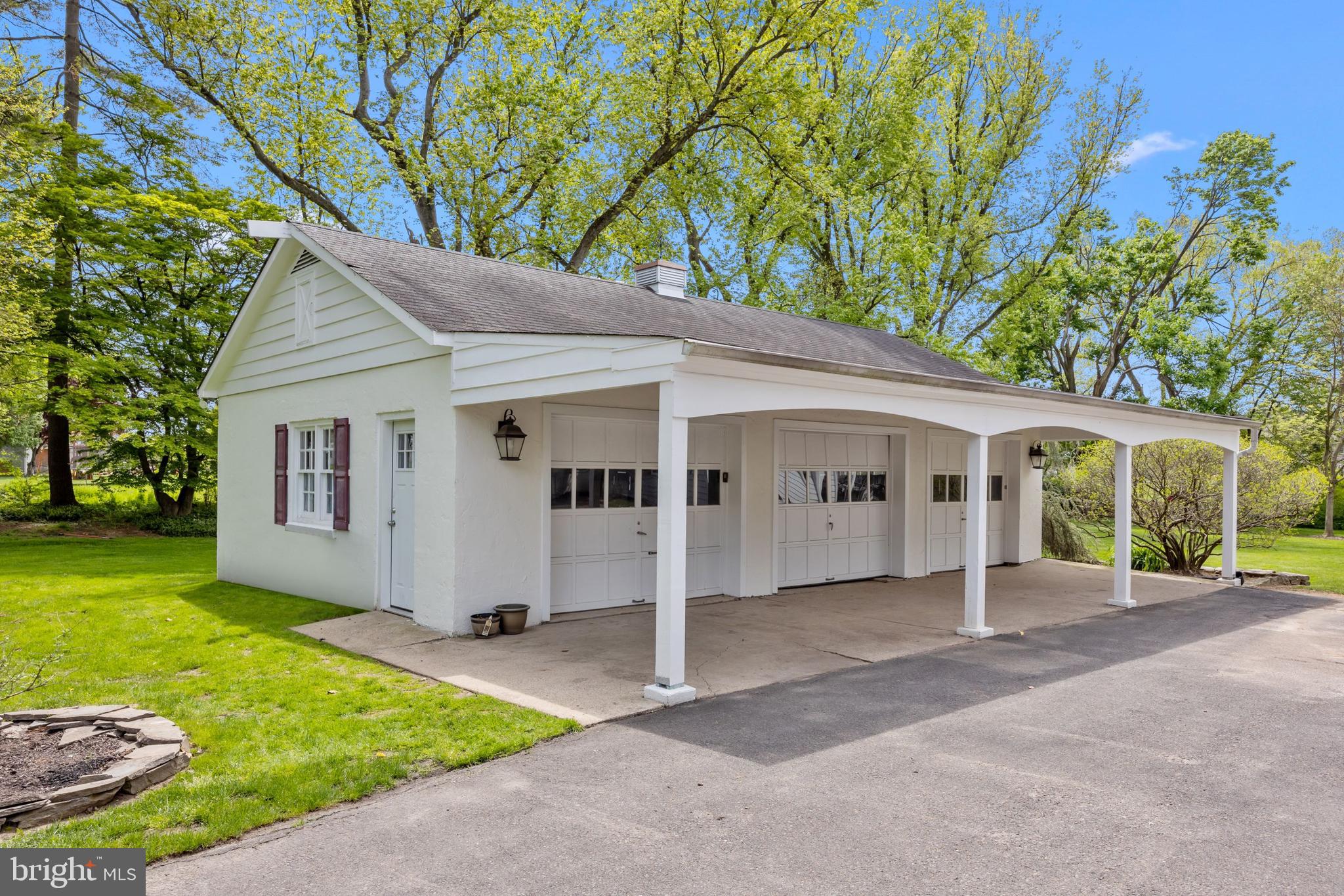 164 Welsh Road Huntingdon Valley, PA 19006 - Photo 9 of 75 3 car- detached garage