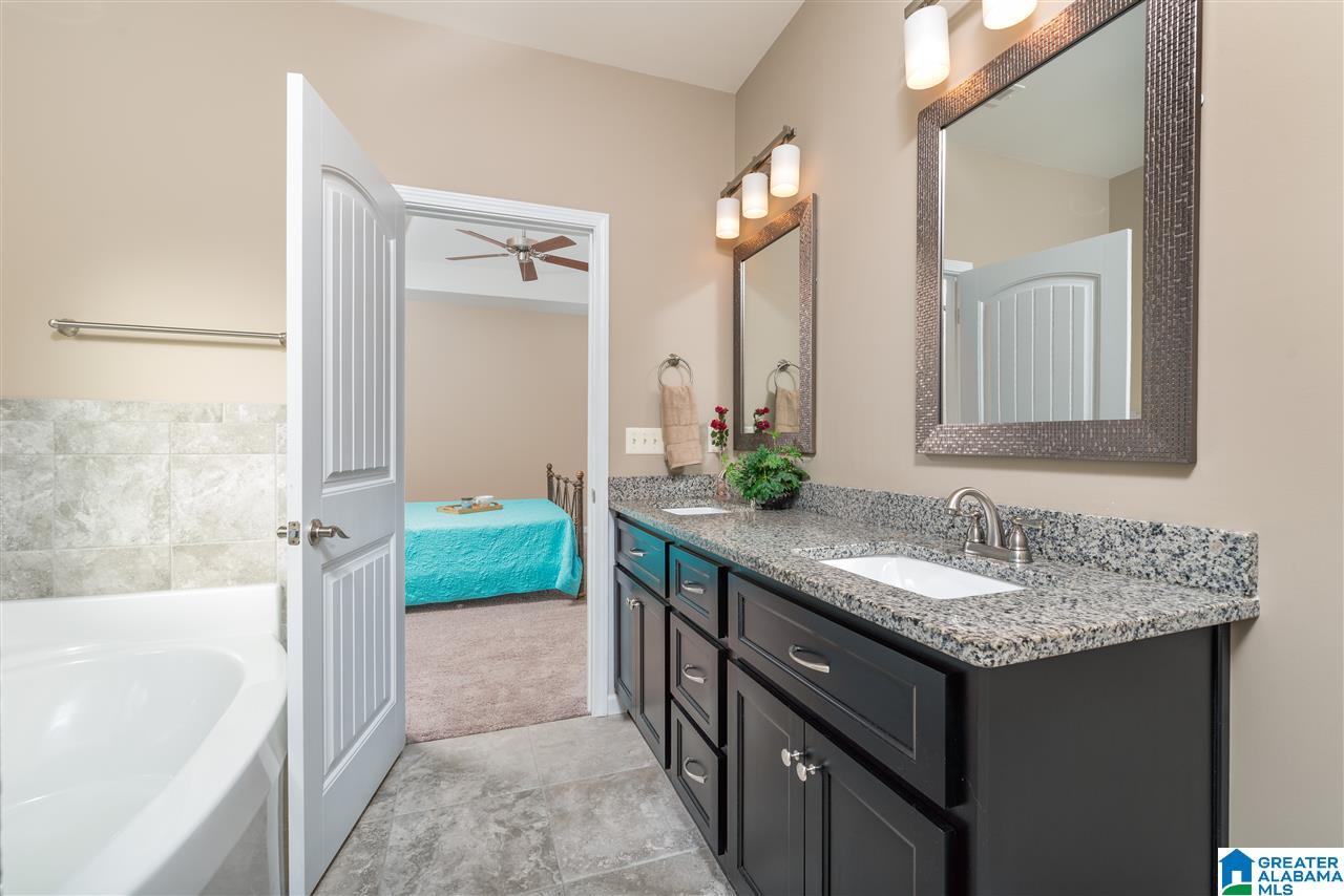 827 Michelle Manor Calera, AL 35040 - Photo 10 of 16