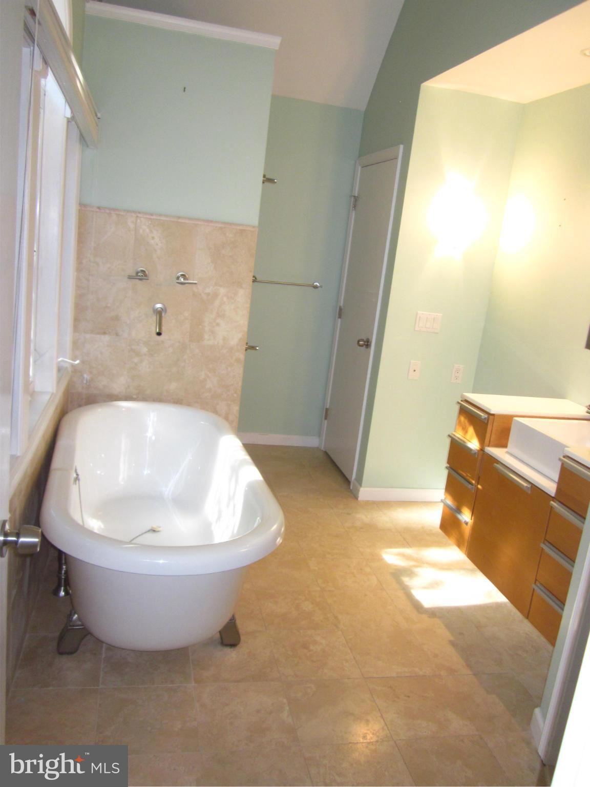 1304 Harbor Road Annapolis, MD 21403 - Photo 11 of 25 Bath