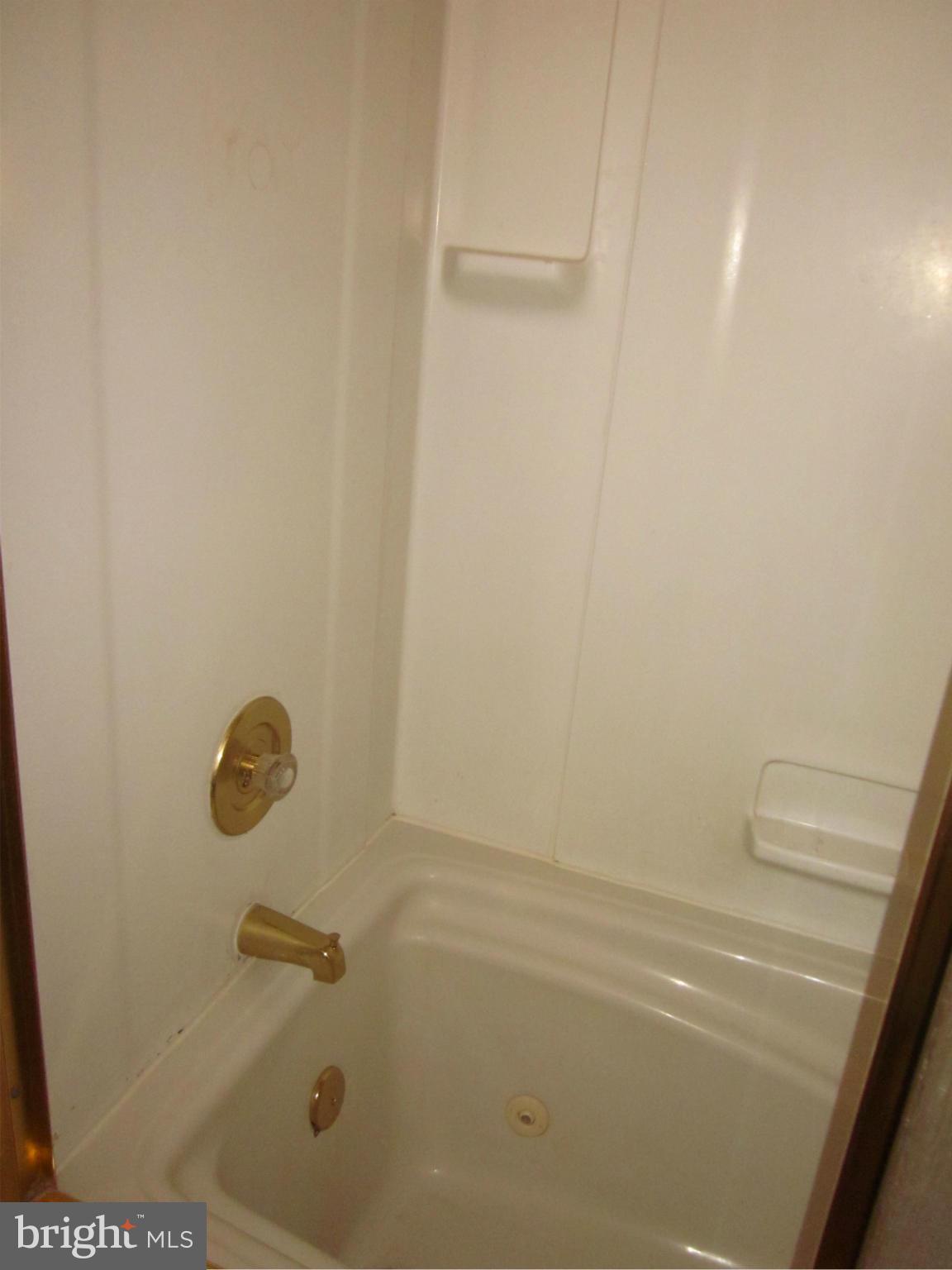 1304 Harbor Road Annapolis, MD 21403 - Photo 17 of 25 Bath