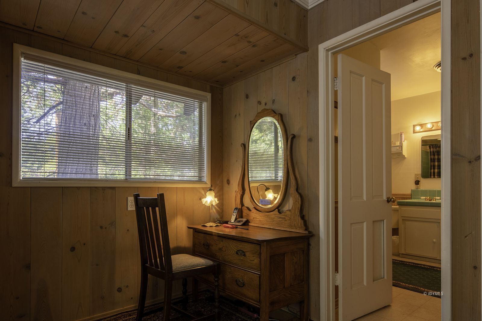 25180 Glen Road Idyllwild, CA 92549 - Photo 17 of 45 a view of dining room and mirror