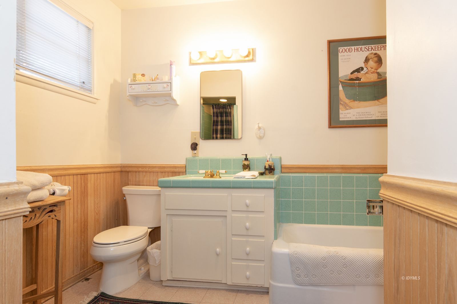 25180 Glen Road Idyllwild, CA 92549 - Photo 19 of 45 a bathroom with a toilet a sink and mirror