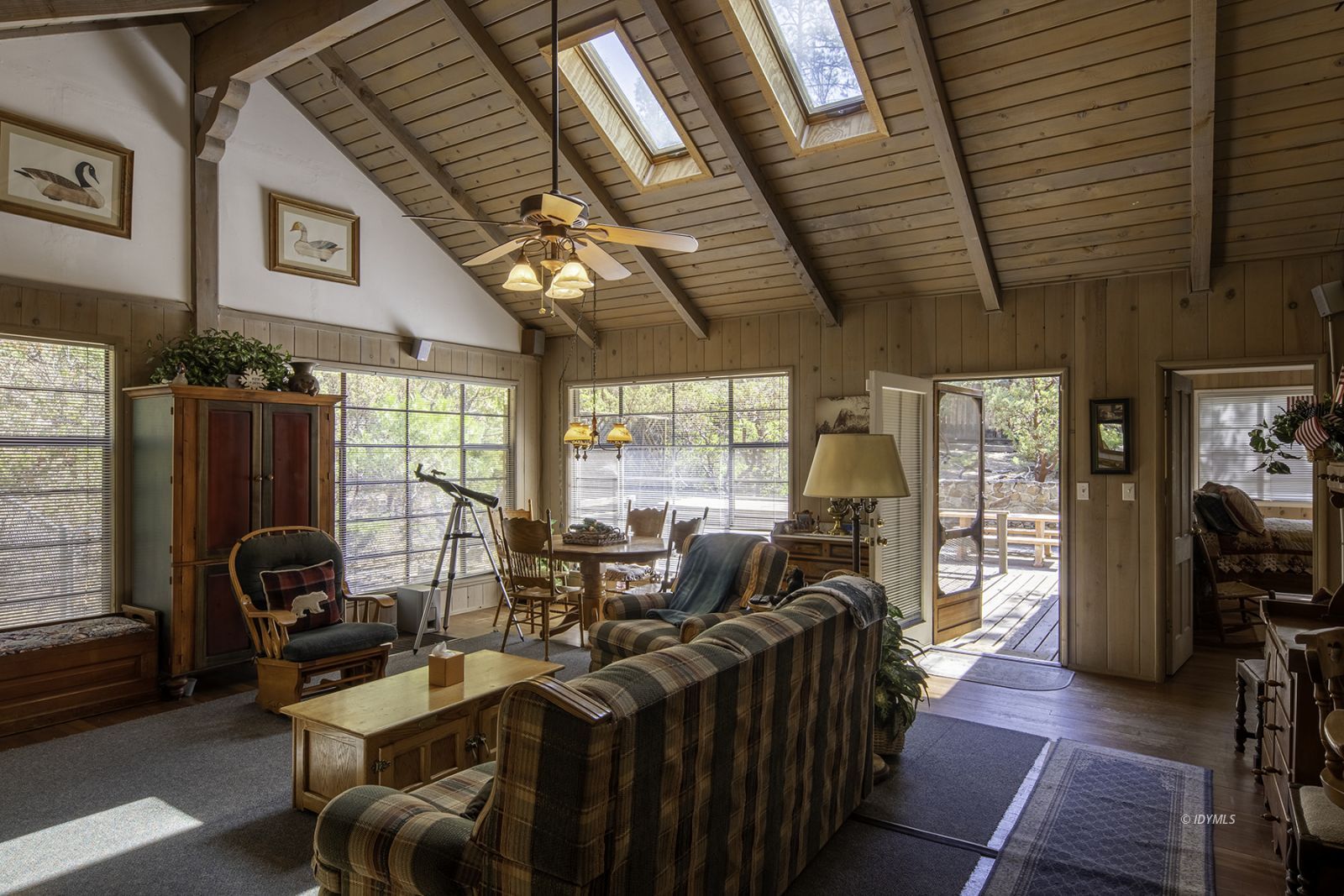 25180 Glen Road Idyllwild, CA 92549 - Photo 3 of 45 a living room with furniture