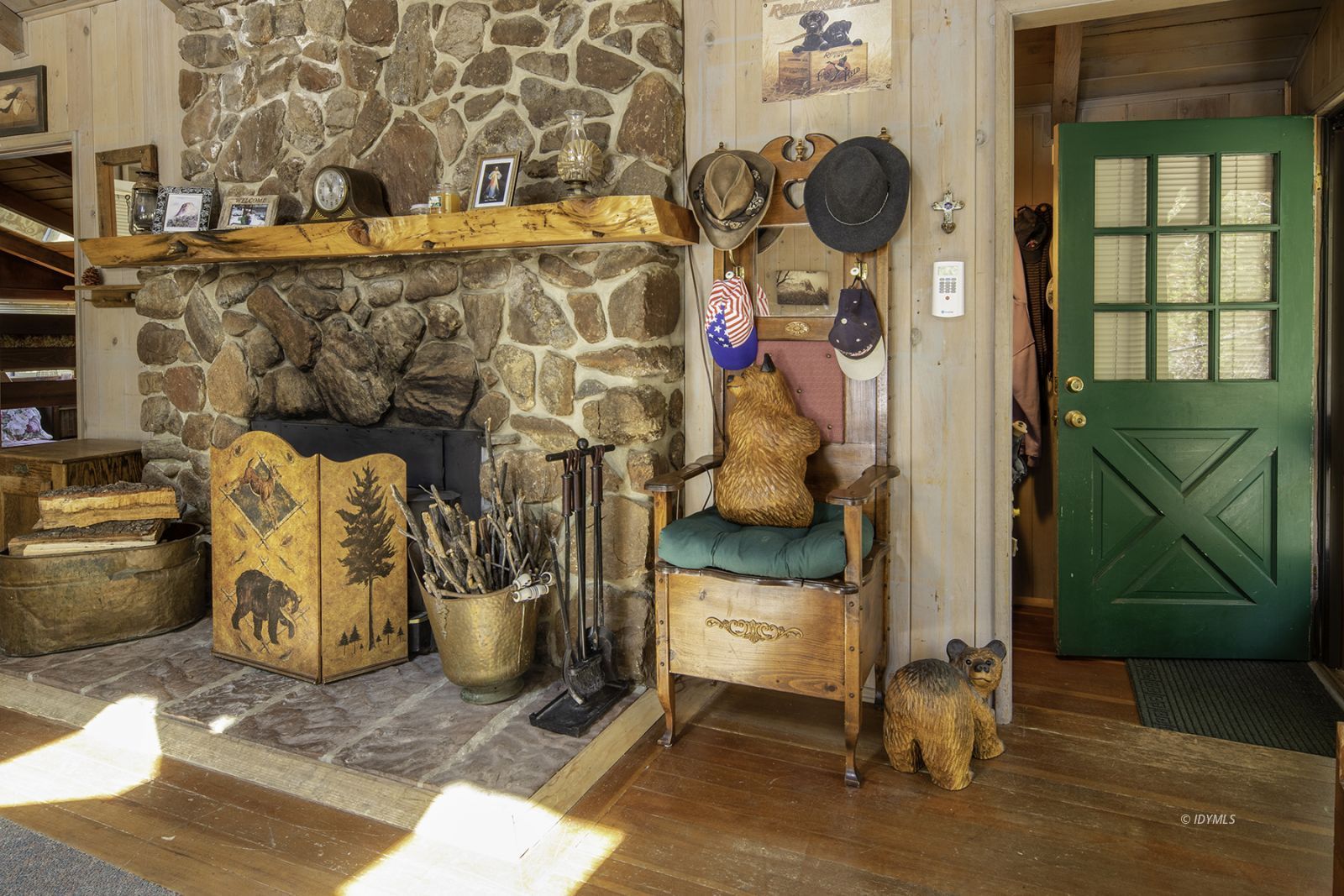 25180 Glen Road Idyllwild, CA 92549 - Photo 5 of 45 a view of storage and utility room
