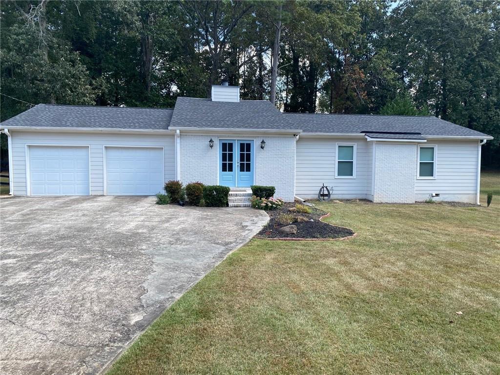 a view of a house with yard and a tree
