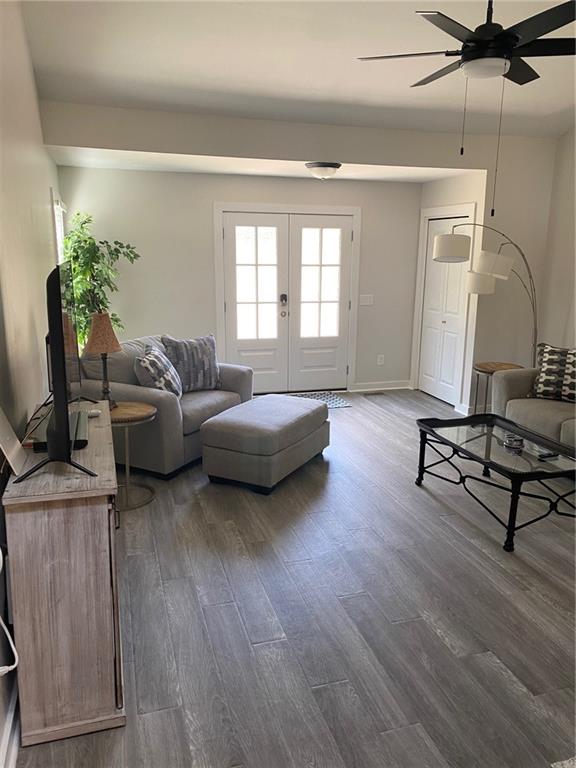 1608 Willie Drive Marietta, GA 30062 - Photo 4 of 35 a living room with furniture and a window