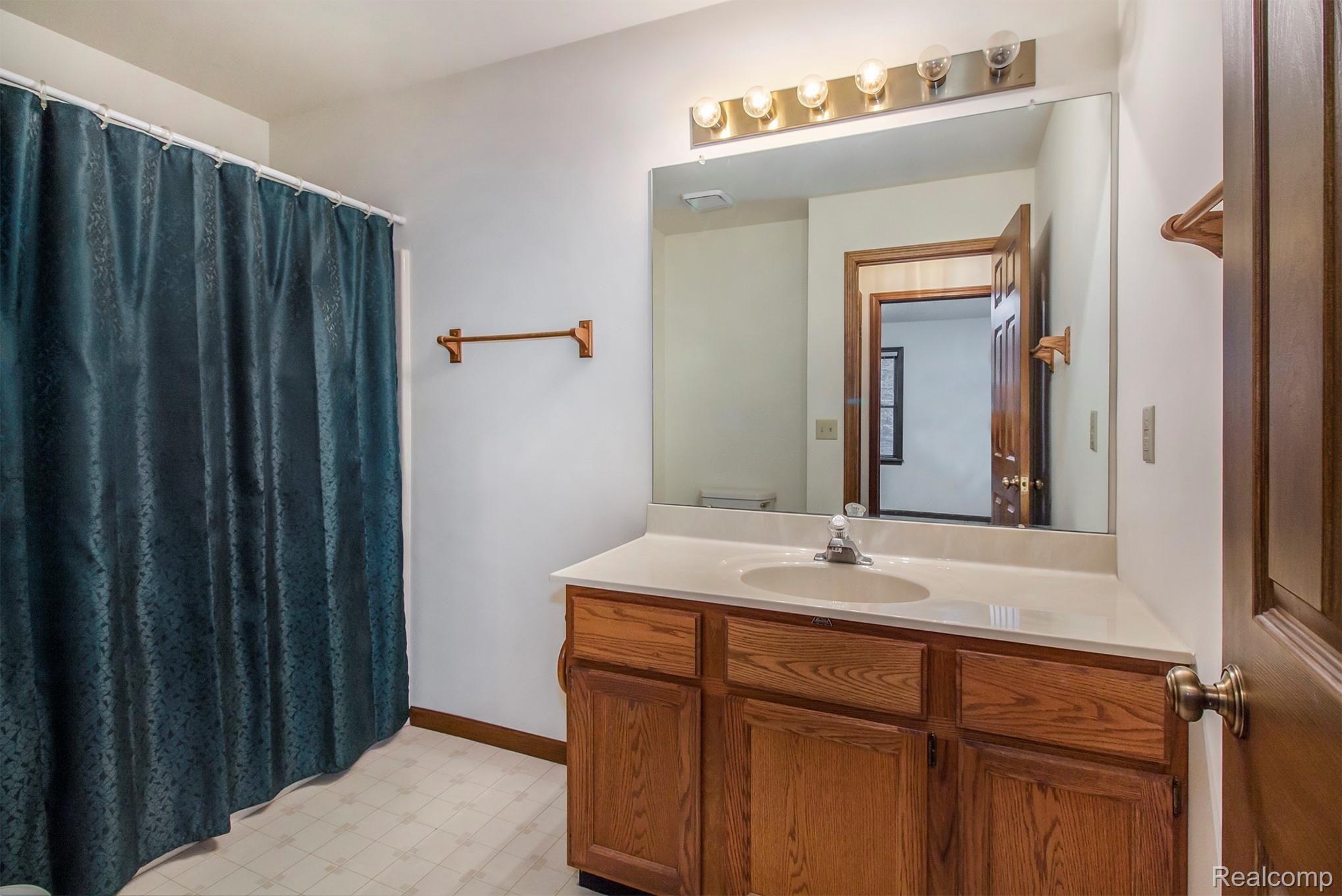 6382 Silver Lake Road Linden, MI 48451 - Photo 15 of 26 IMG_2138.jpg