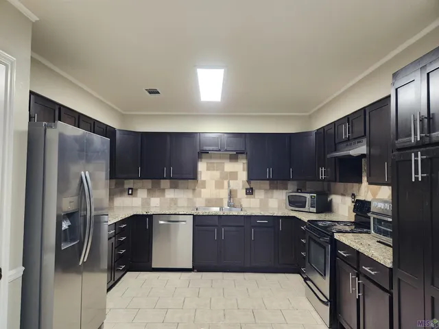 $1,800 | 5626 Moorstone Drive, Baton Rouge, LA 70820