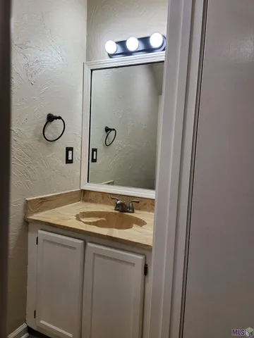 $1,800 | 5626 Moorstone Drive, Baton Rouge, LA 70820