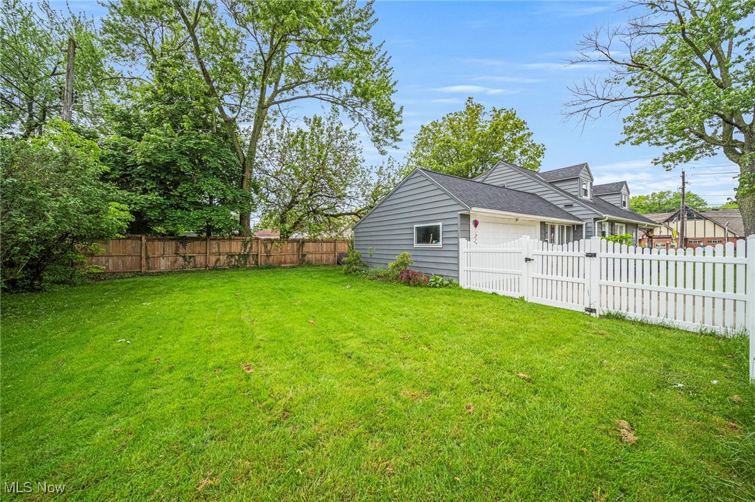 2039 South Green Road South Euclid, OH 44121 - Photo 5 of 35