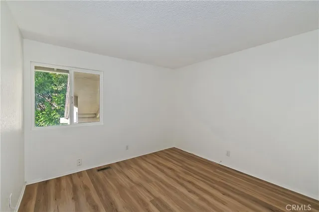 $285,000 | 142 Rockledge Lane, Lake Arrowhead, CA 92352