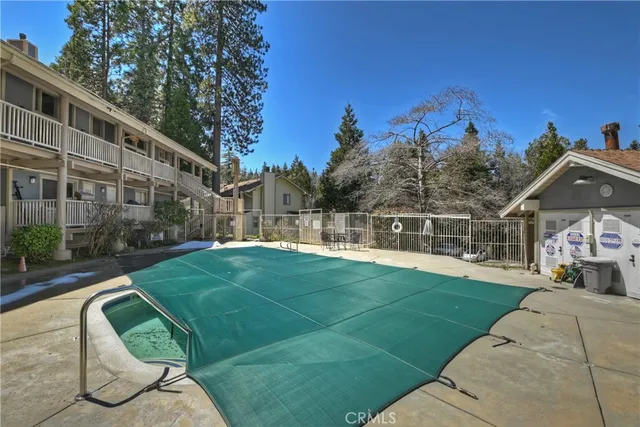 $285,000 | 142 Rockledge Lane, Lake Arrowhead, CA 92352
