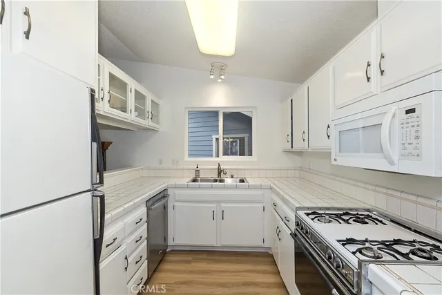 $285,000 | 142 Rockledge Lane, Lake Arrowhead, CA 92352