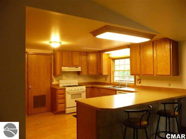 7422 South Vroman Road Shepherd, MI 48883 - Photo 18 of 25 1771467-17.JPG