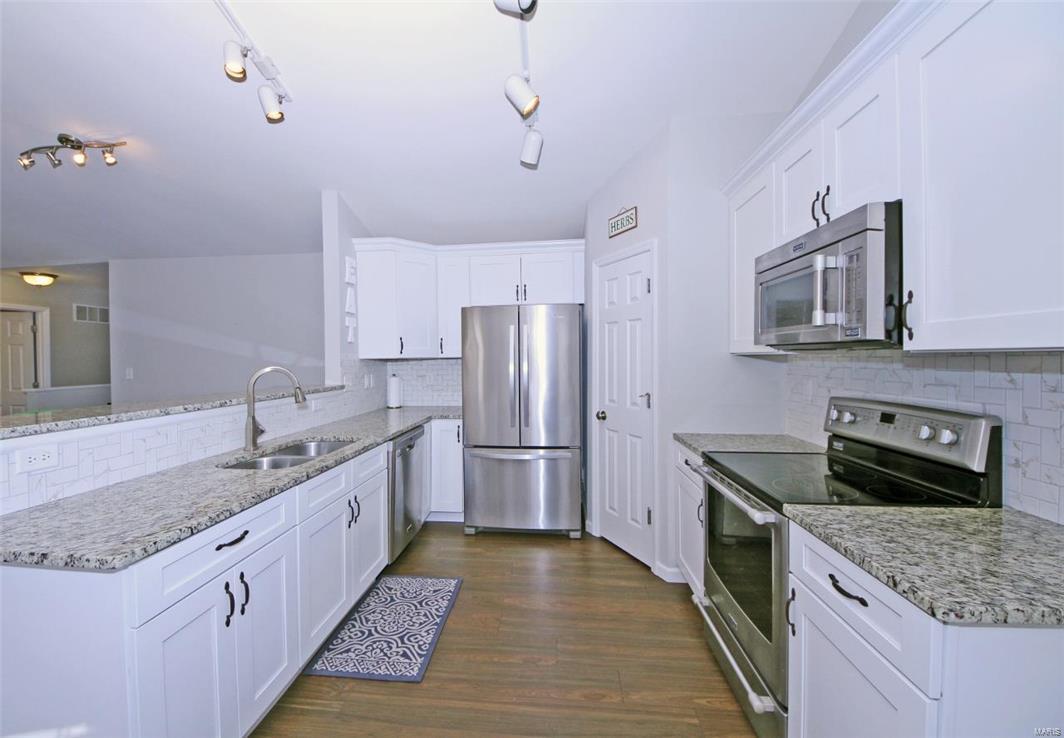 542 Springhurst Parkway O'Fallon, MO 63368 - Photo 4 of 14