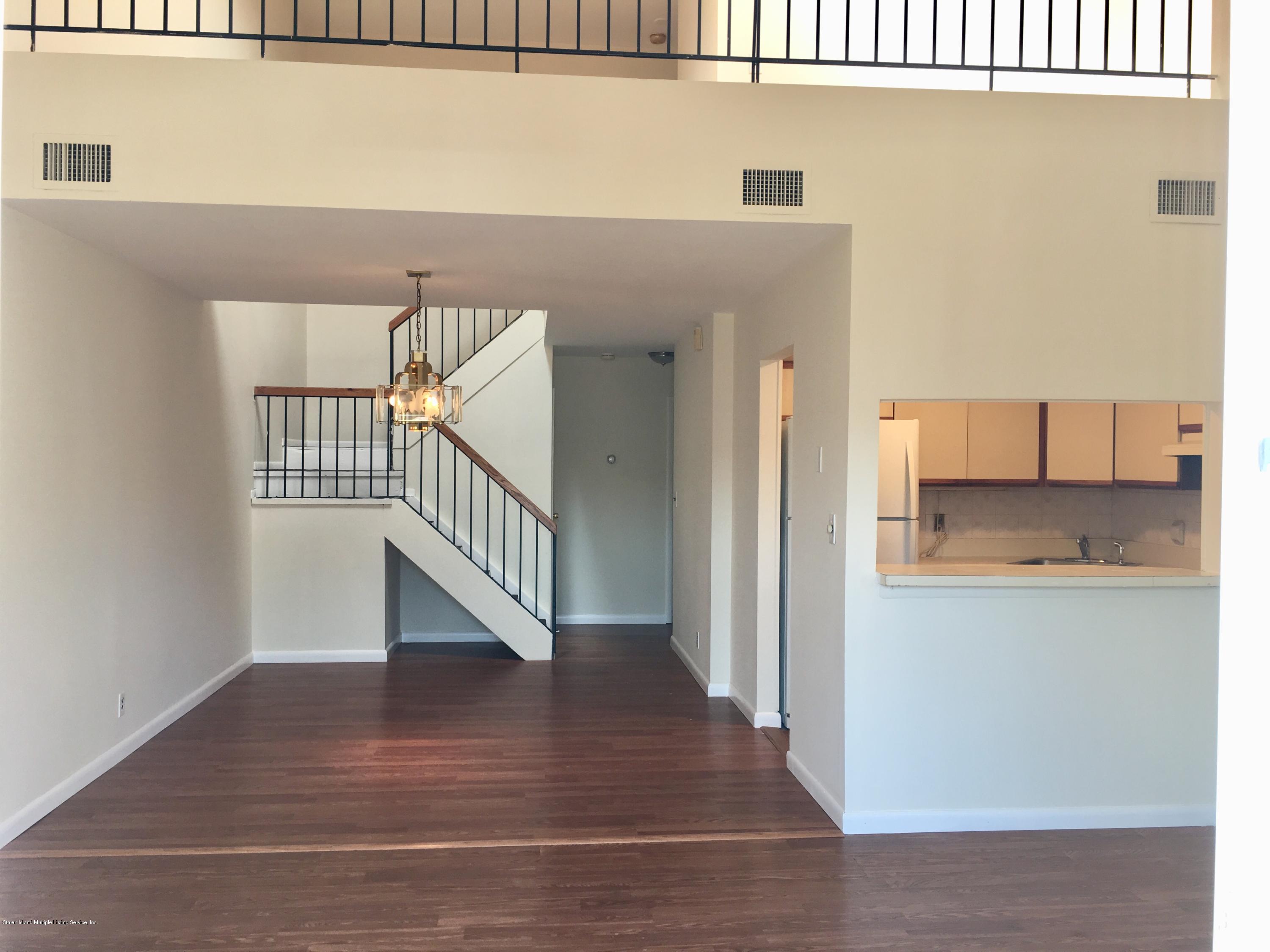 218 Timber Ridge Drive Staten Island, NY 10306 - Photo 3 of 13 IMG_4492