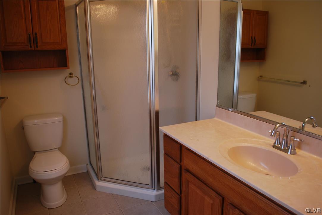 815 Stones Crossing Road Easton, PA 18045 - Photo 6 of 17 En-Suite Bathroom