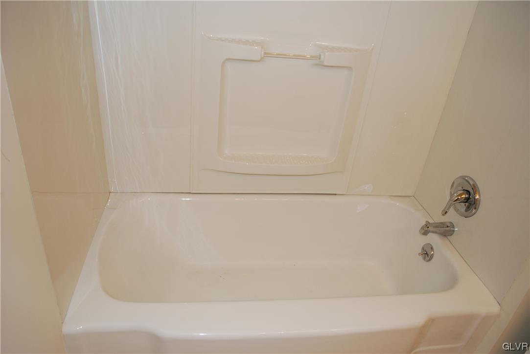 815 Stones Crossing Road Easton, PA 18045 - Photo 8 of 17 2nd Bathroom