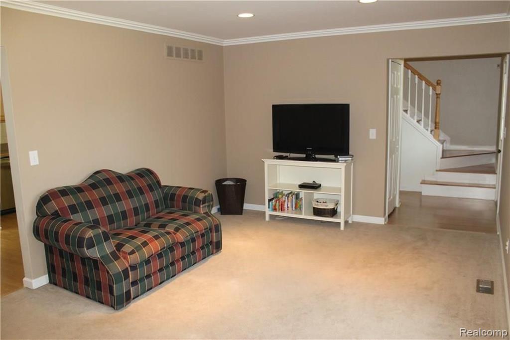 717 Kentucky Drive Rochester Hills, MI 48307 - Photo 18 of 49