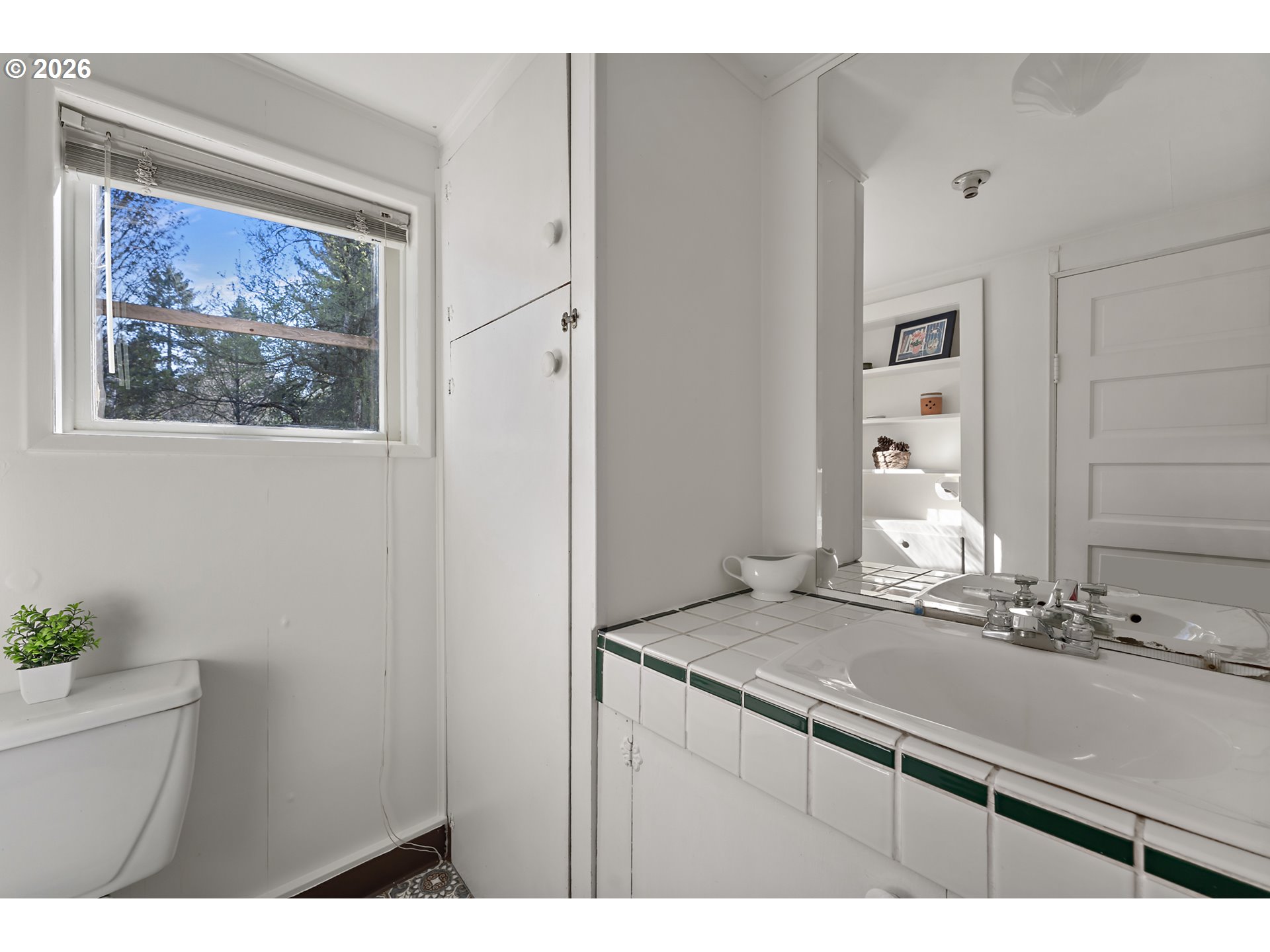 7738 Southwest 31st Avenue Portland, OR 97219 - Photo 12 of 30