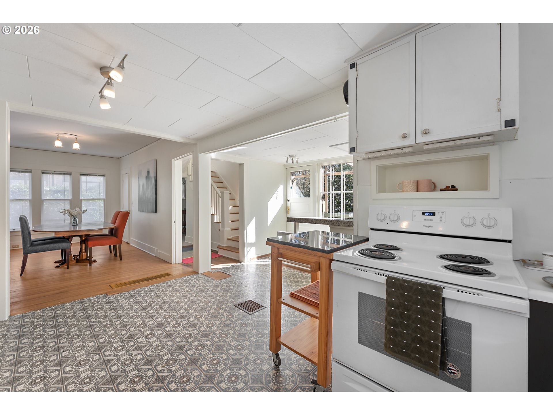 7738 Southwest 31st Avenue Portland, OR 97219 - Photo 10 of 30