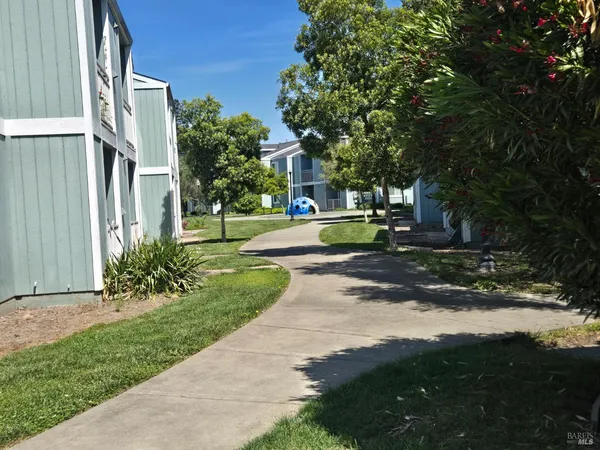$359,000 | 1501 La Esplanada Place, Unit 311, Santa Rosa, CA 95404