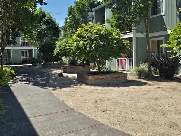 $359,000 | 1501 La Esplanada Place, Unit 311, Santa Rosa, CA 95404