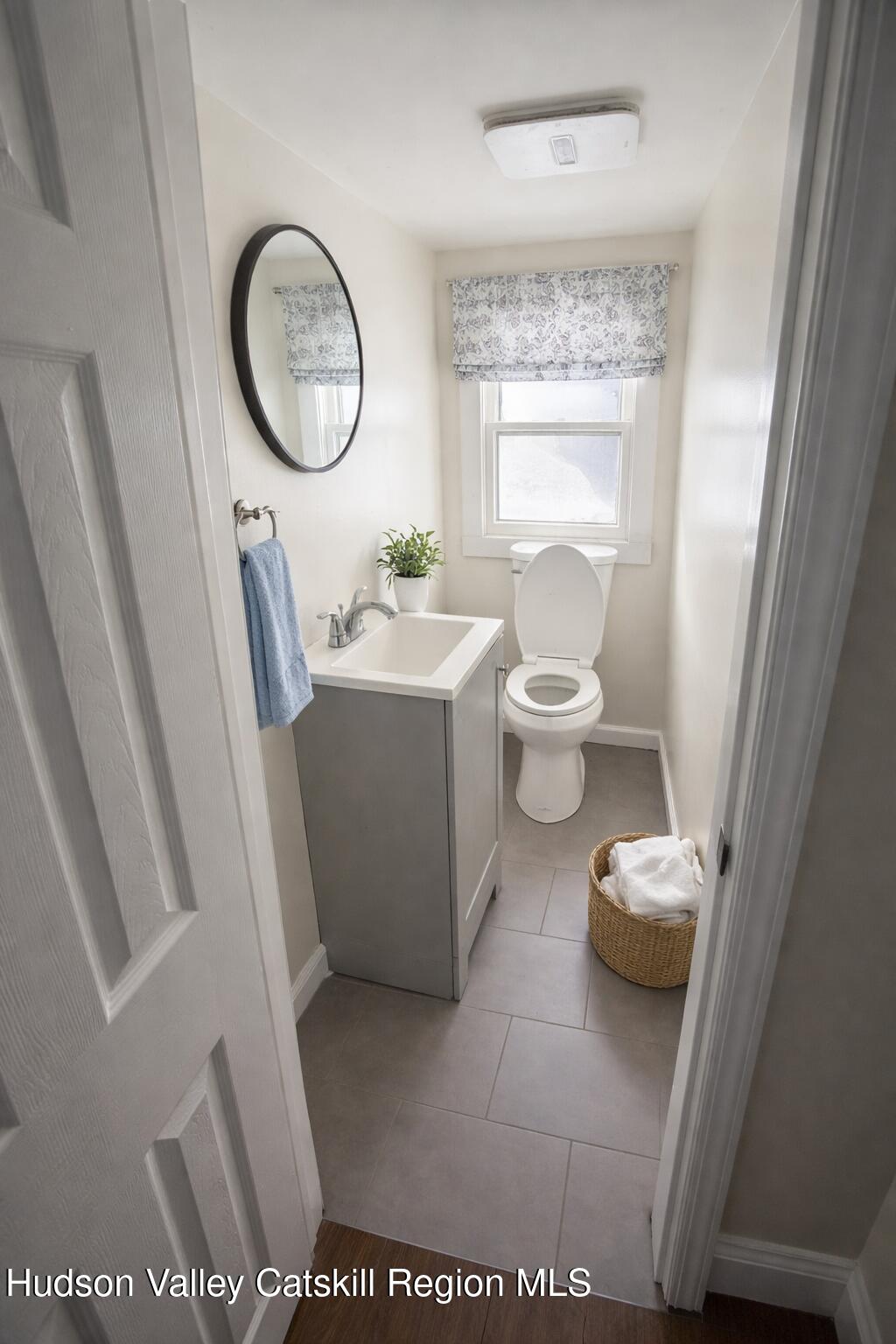 222 Zandhoek Road Hurley, NY 12443 - Photo 15 of 22 Upstairs bath