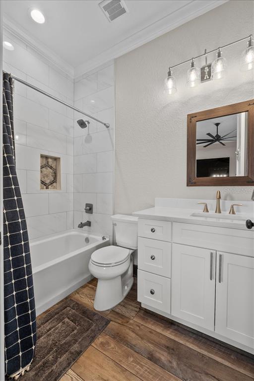 11657 Moore Road Lakeland, FL 33809 - Photo 31 of 100 a bathroom with a toilet sink double vanity and bathtub