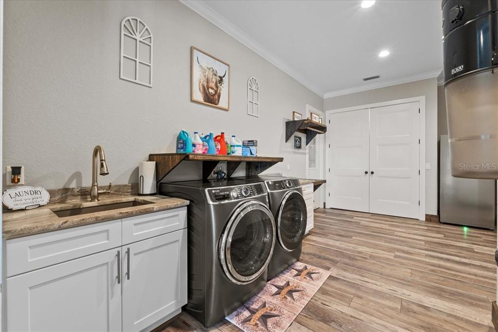11657 Moore Road Lakeland, FL 33809 - Photo 37 of 100 a utility room with sink dryer and washer