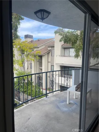 $690,000 | 972 East California Boulevard, Unit 306, Pasadena, CA 91106
